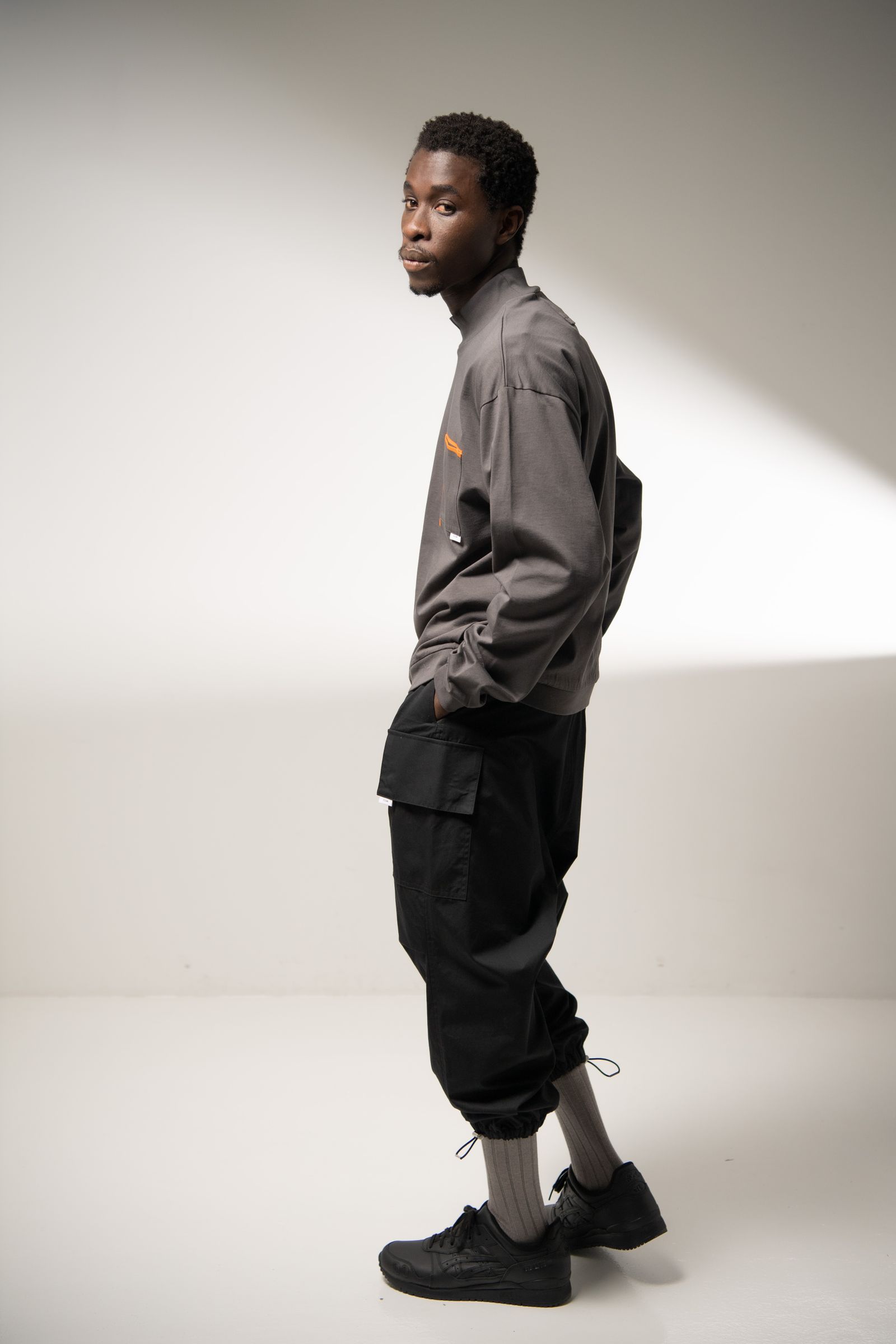 「予約商品」GRID MARKED T-SHIRT (CHARCOAL)
