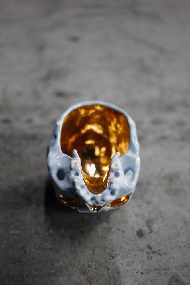 三つ目鬼髑髏ぐい呑 薄青×金  (桐箱付)