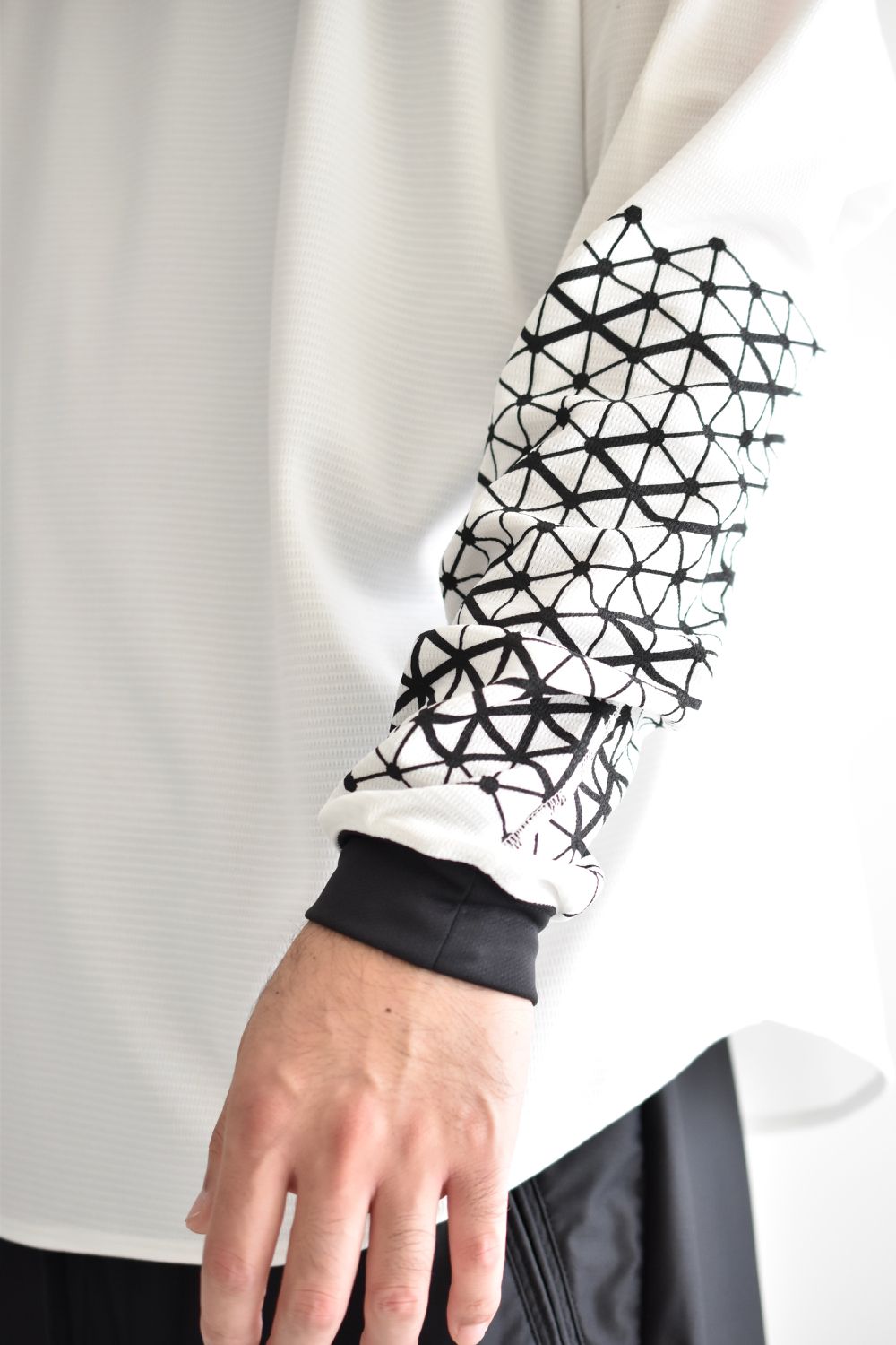 GEOMETRIC PATTERN L-SLEEVE c/#3 WHITE