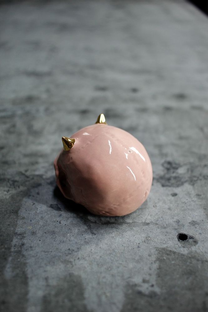 鬼髑髏ぐい呑 桜色×金   (桐箱付)