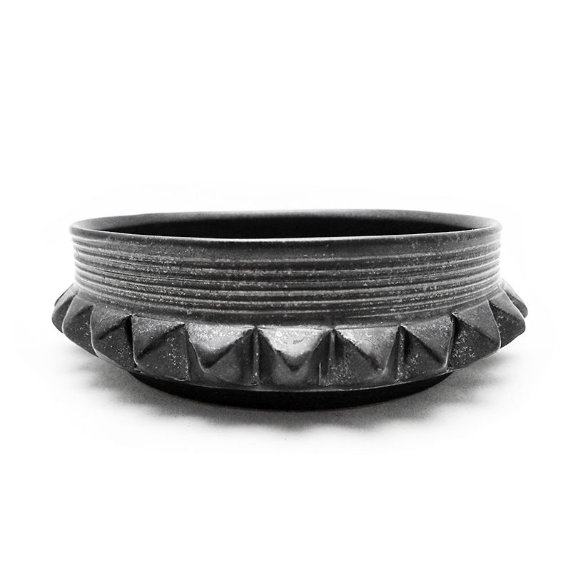 PYRAMID STUDS TRAY "BLACK" -陶器皿-