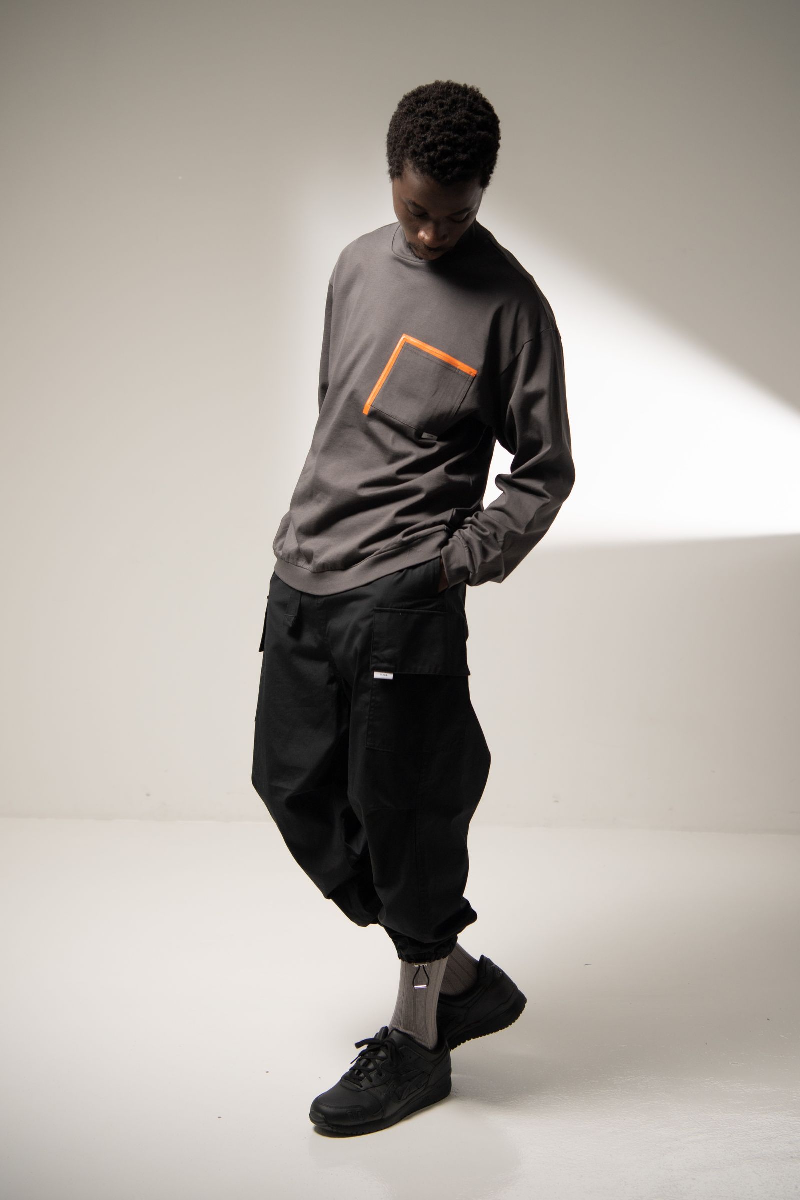 「予約商品」GRID MARKED T-SHIRT (CHARCOAL)