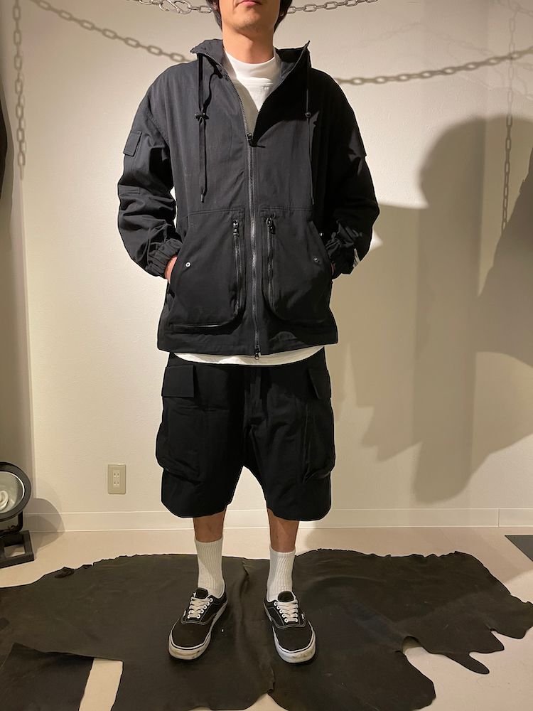 THE HIGH DENSITY S/L JUNGLE PANTS WITH DEFORMING LARGE POCKETS / カーゴ ショーツ（BLACK）