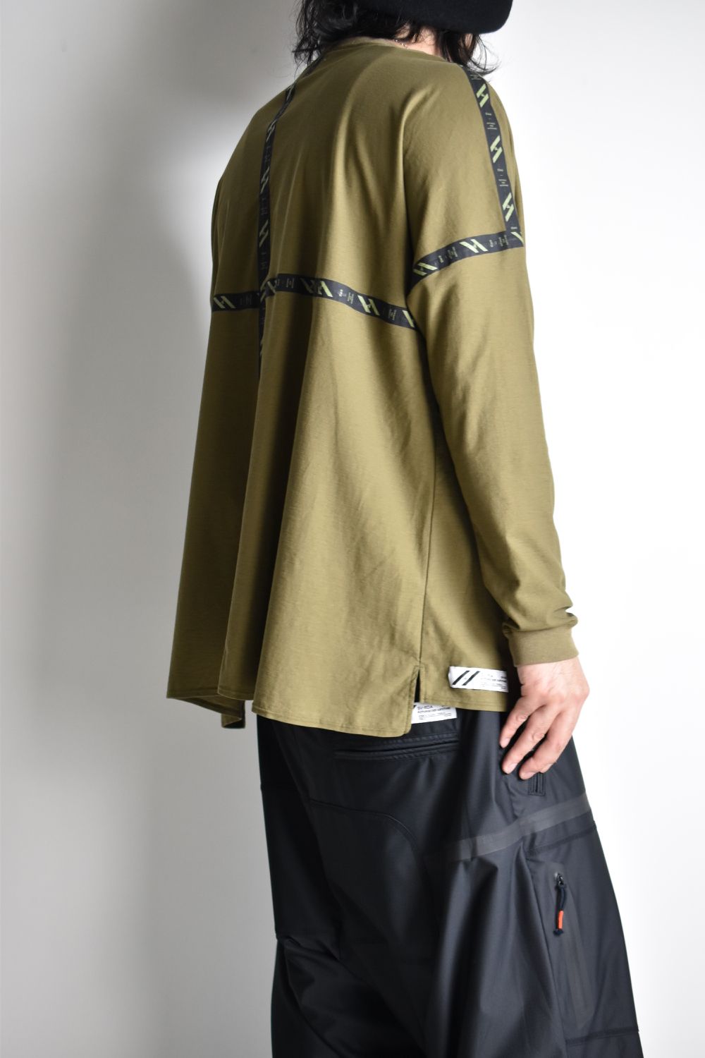 FLATSEAM LINE WIDE L-SLEEVE c/#3 SAND