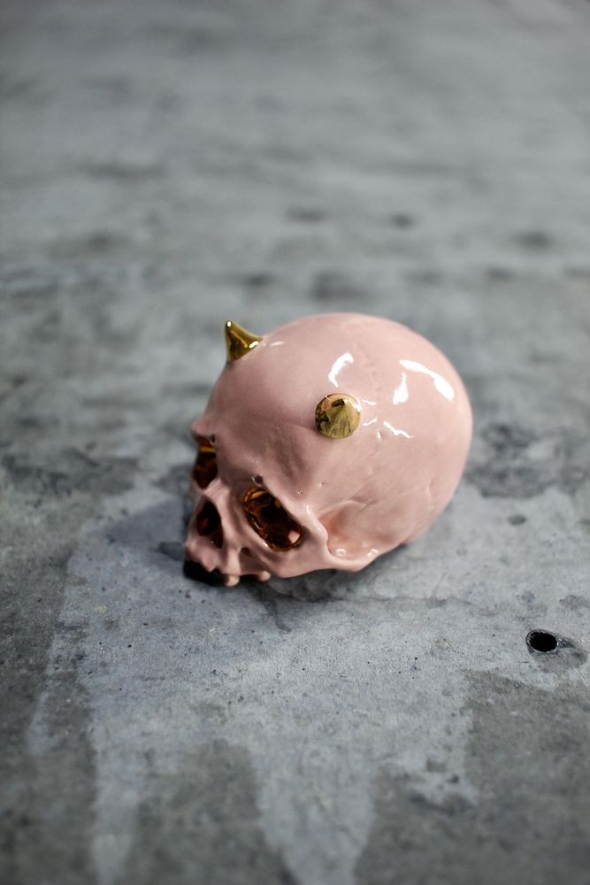 鬼髑髏ぐい呑 桜色×金   (桐箱付)