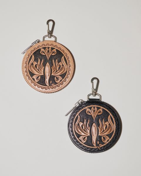 945-81TAC343-1 / カービングサークルポーチ (BLACK, NATURAL)