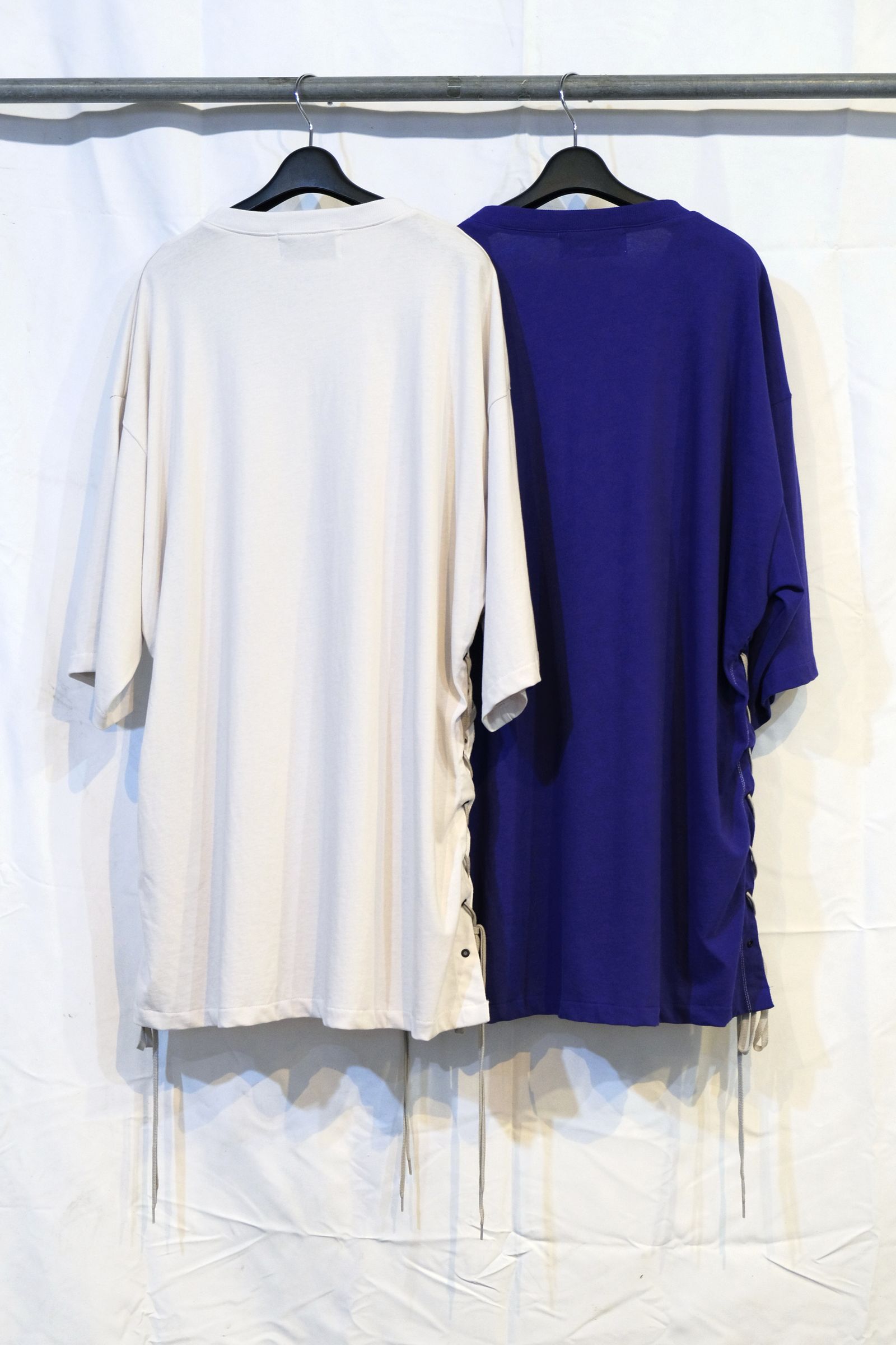 SIDE LACE UP T-SHIRT (BLACK/BLUE/OFF WHITE)