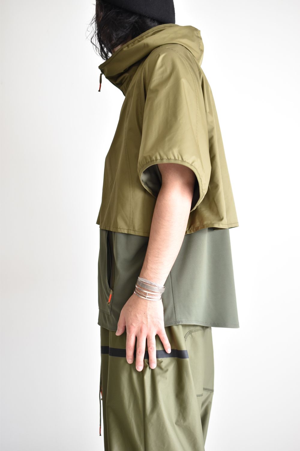 LAYERED HOODED WIDE PULL S-SLEEVE c/#2 KHAKI