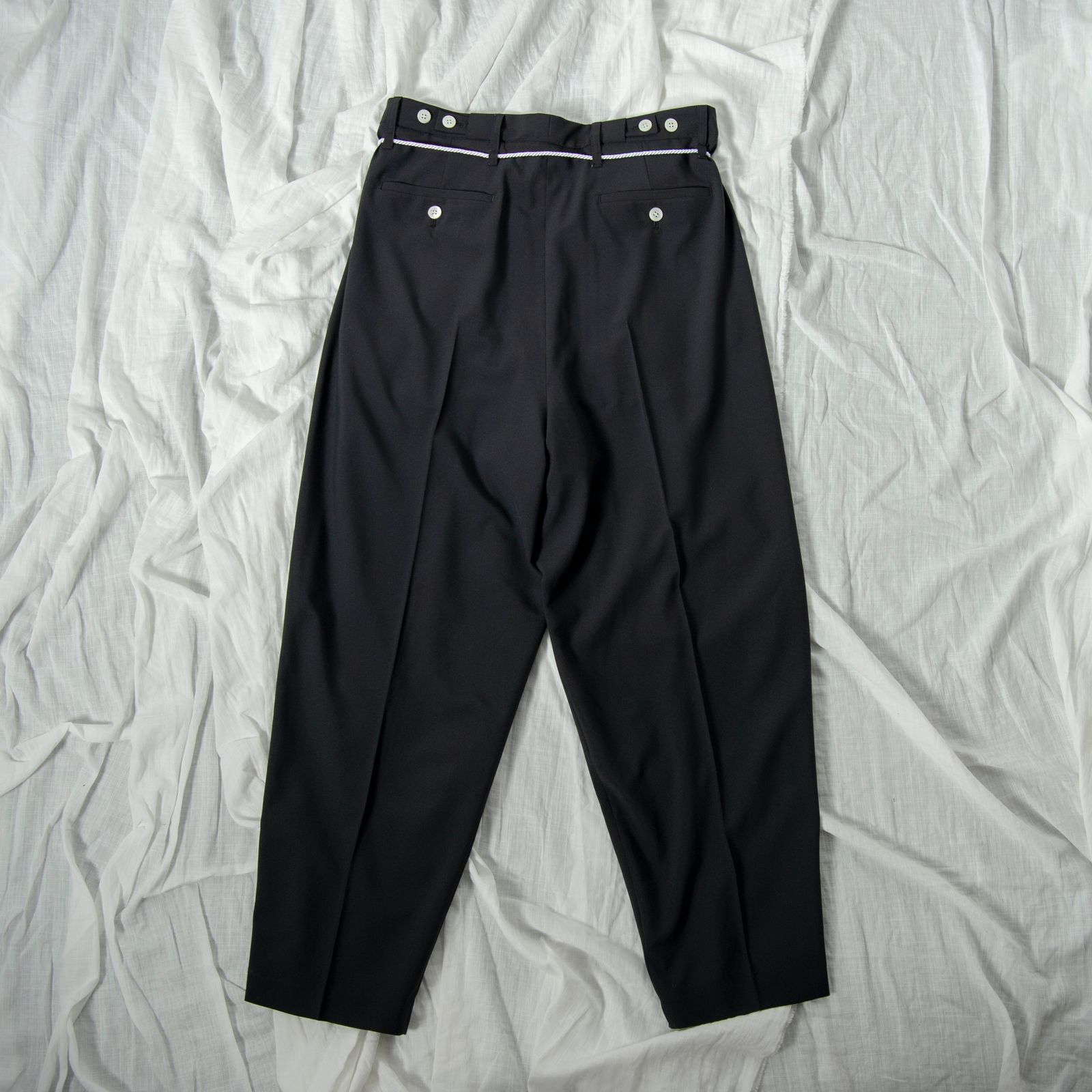 「予約商品」PLEATED WIDE TROUSERS (BLACK)
