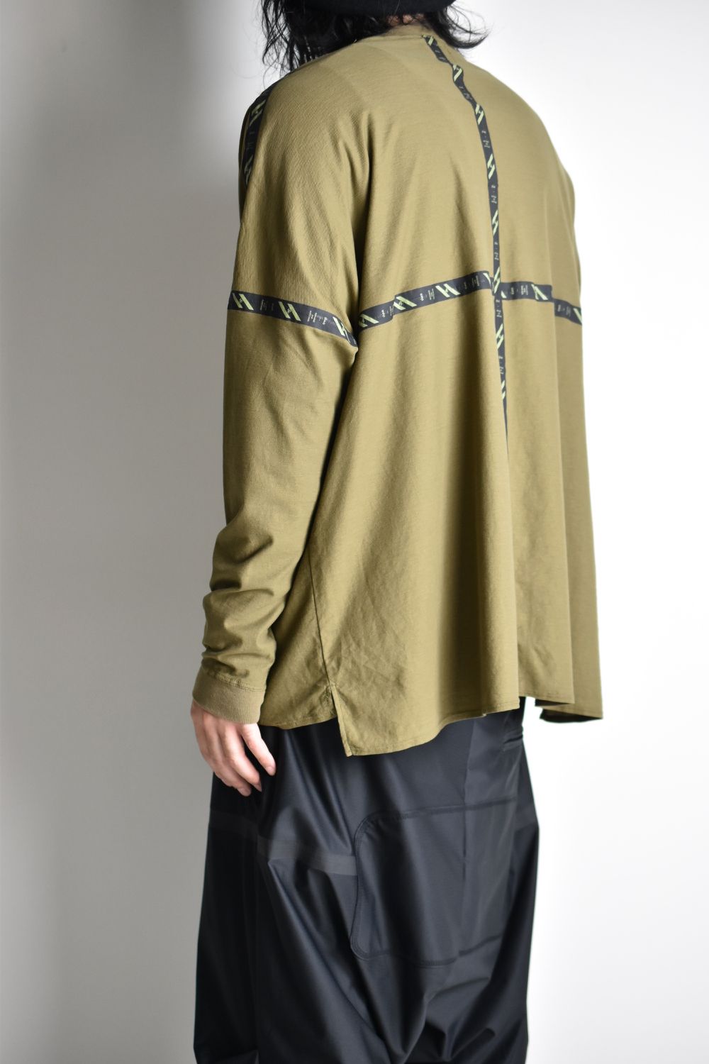 FLATSEAM LINE WIDE L-SLEEVE c/#3 SAND