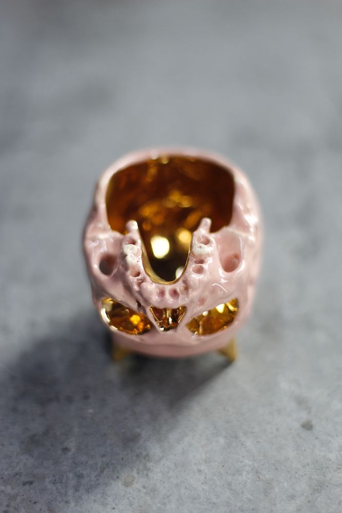鬼髑髏ぐい呑 桜色×金   (桐箱付)