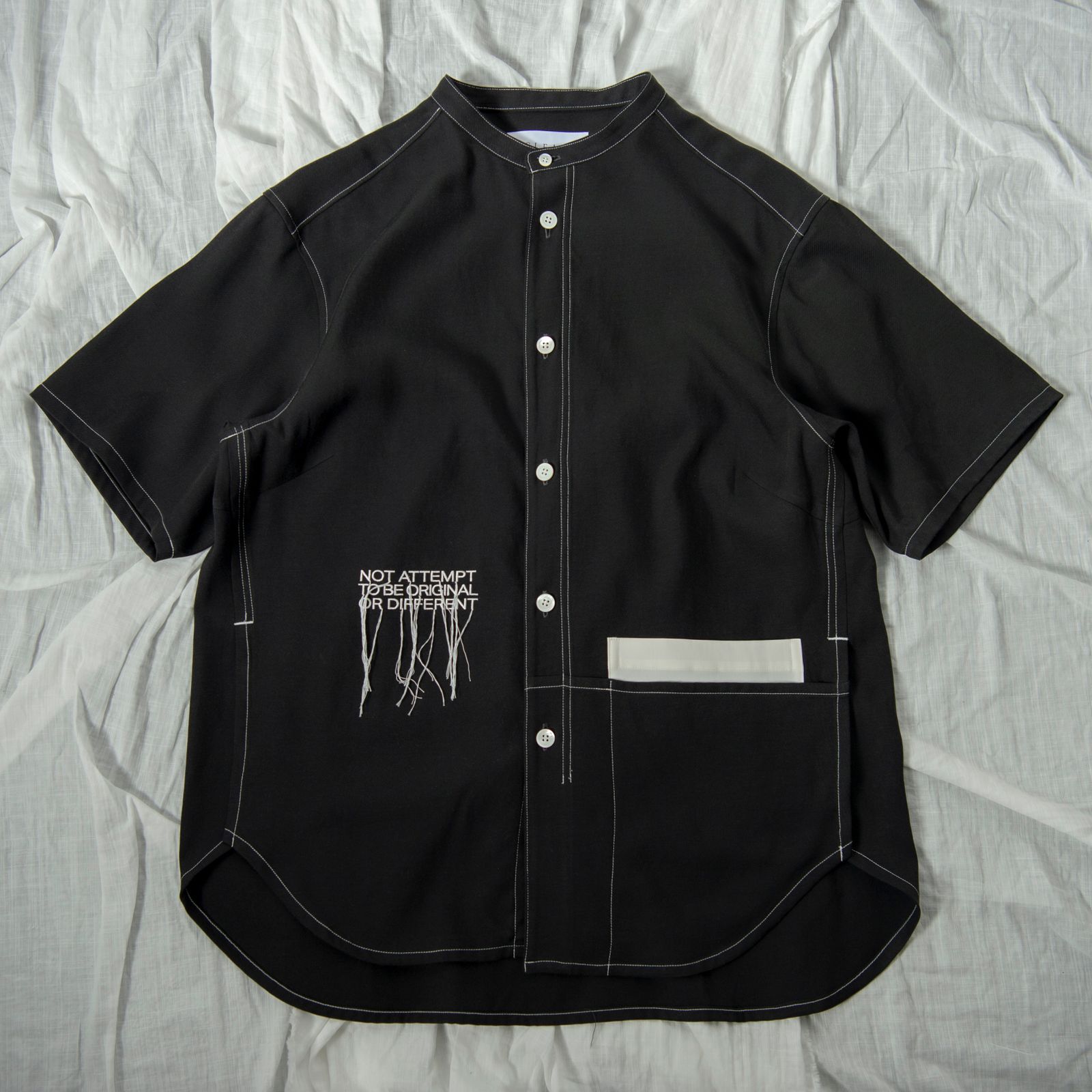 「予約商品」EMBROIDERED SLIT SHIRT (BLACK)