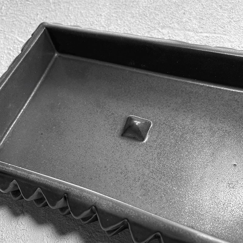 SQUARE STUDS TRAY "BLACK" -陶器皿-