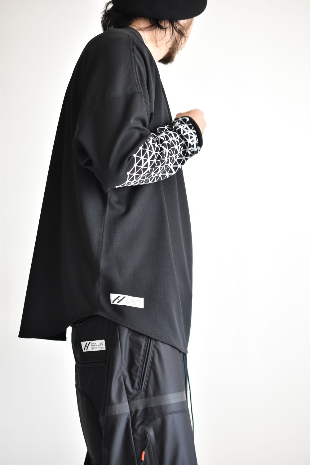 GEOMETRIC PATTERN L-SLEEVE c/#1 BLACK