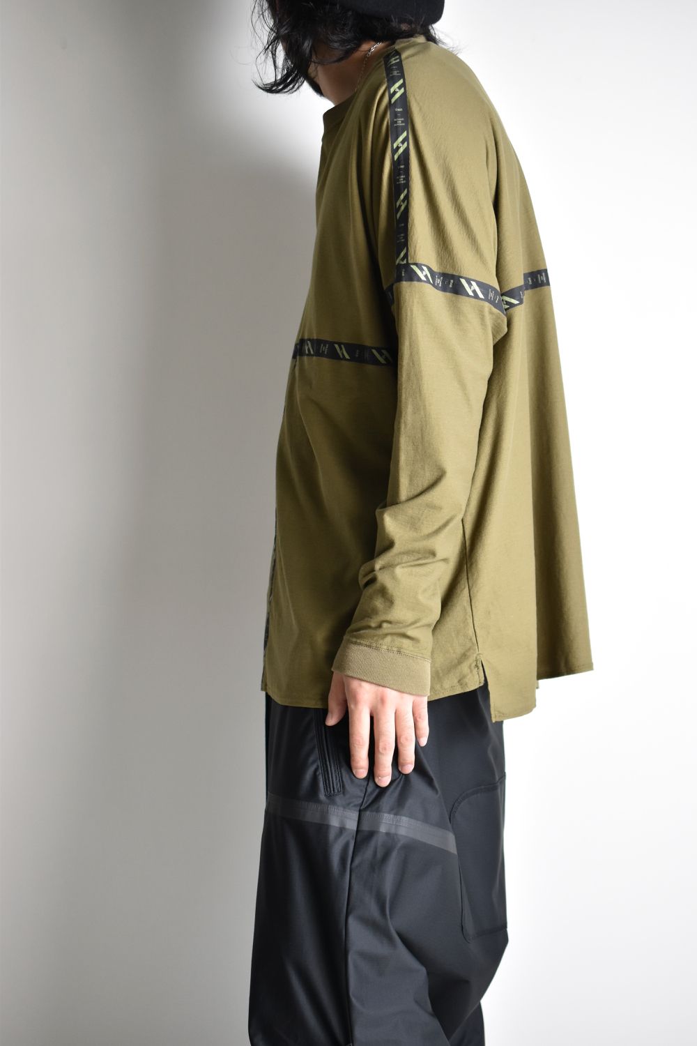 FLATSEAM LINE WIDE L-SLEEVE c/#3 SAND
