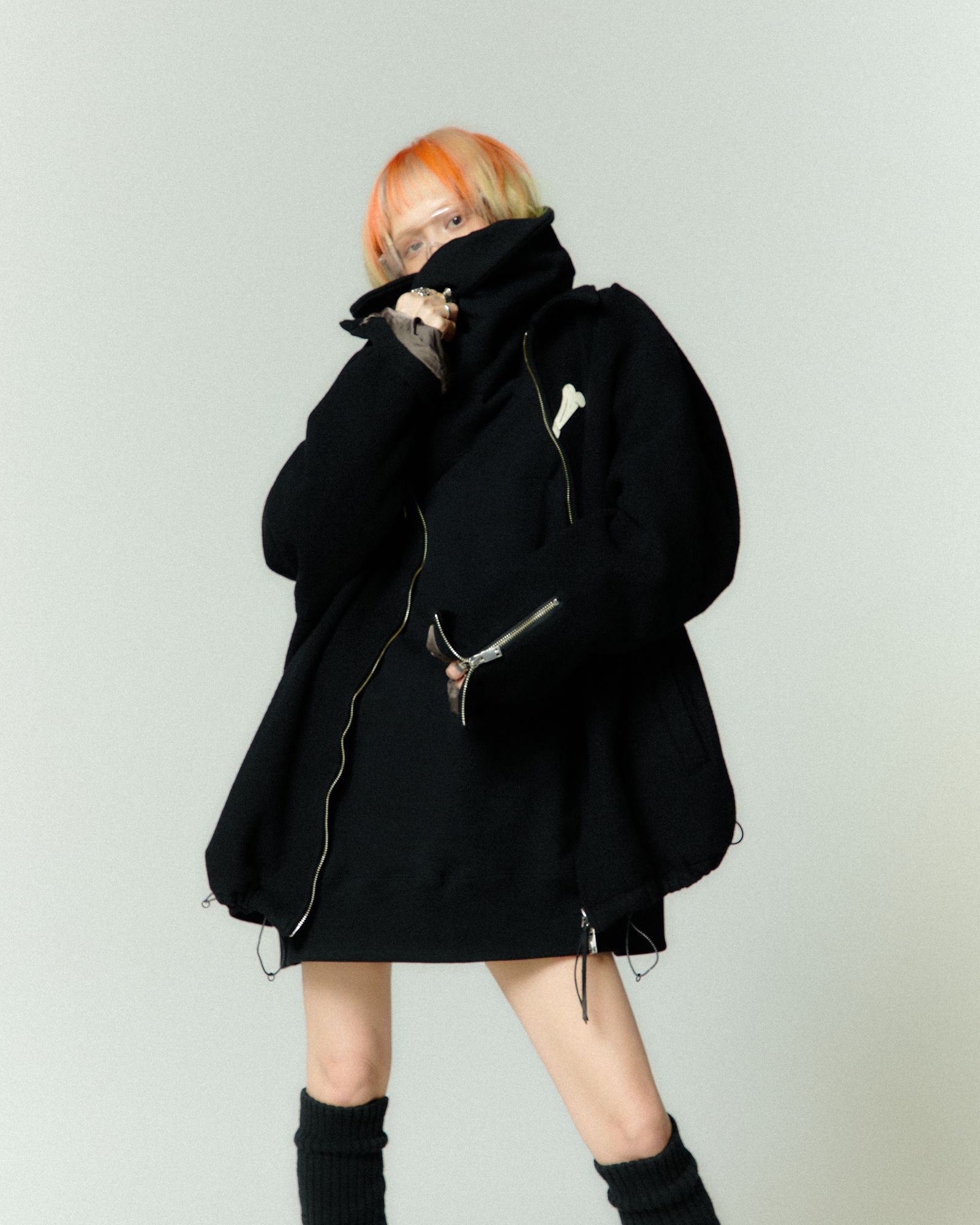 945-81TJ456-1 (BLACK / RED)