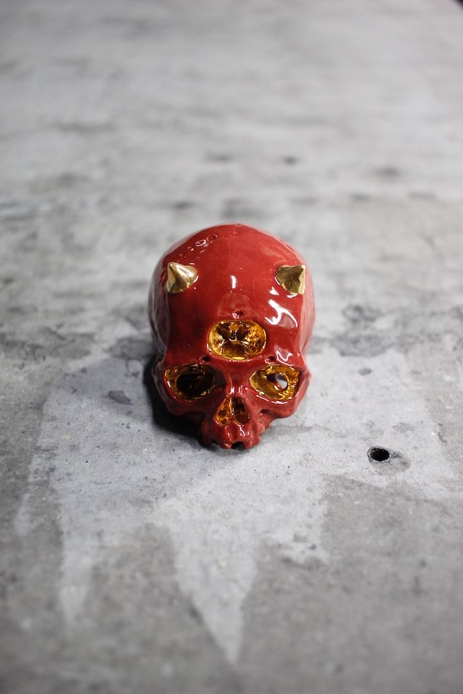 三つ目鬼髑髏ぐい呑 深紅×金  (桐箱付)