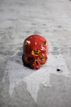 三つ目鬼髑髏ぐい呑 深紅×金  (桐箱付)