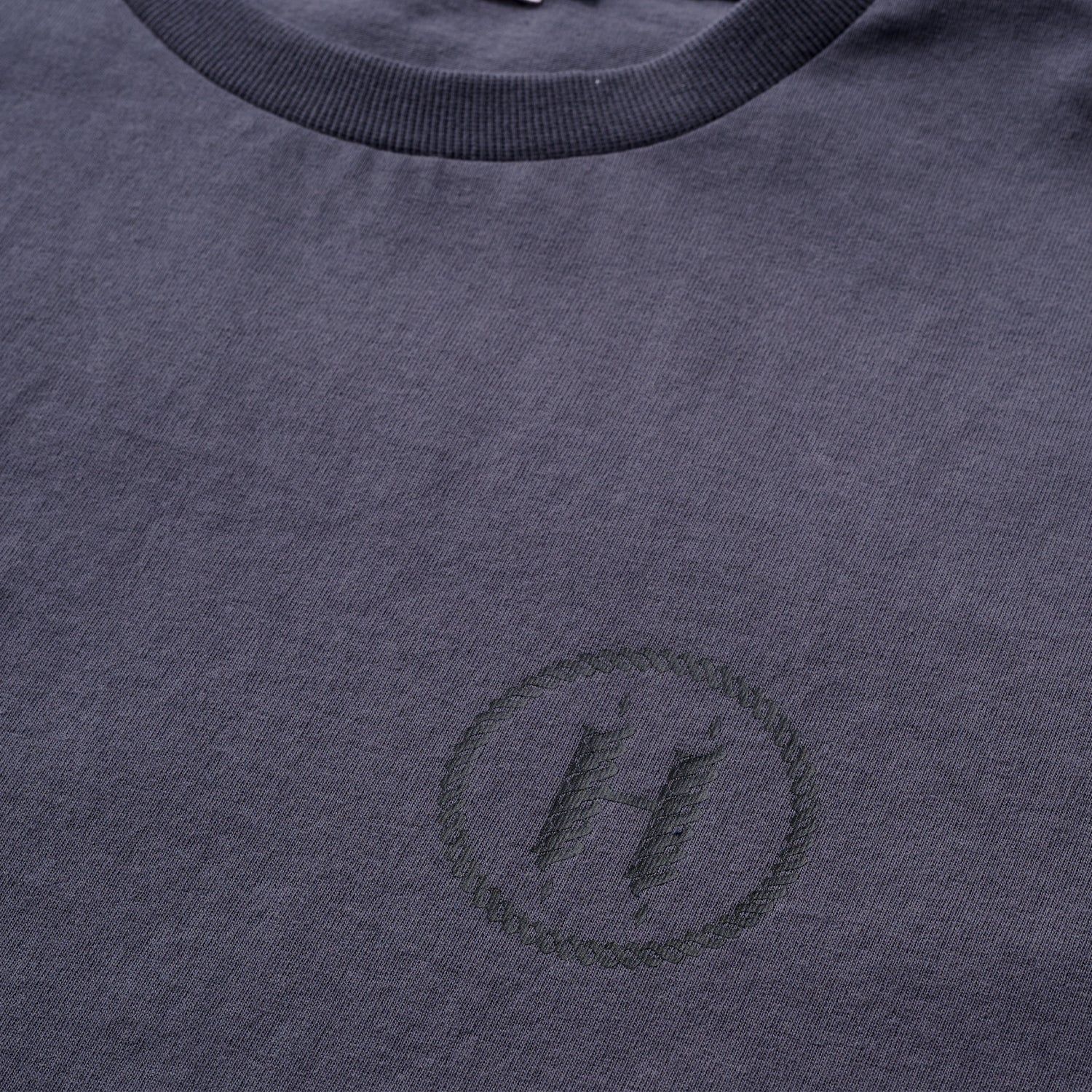 ROPE LOGO SHIRT - CHARCOAL GREY HELLRAZOR®︎ MOZYSKEY COLLECTION  / Tシャツ