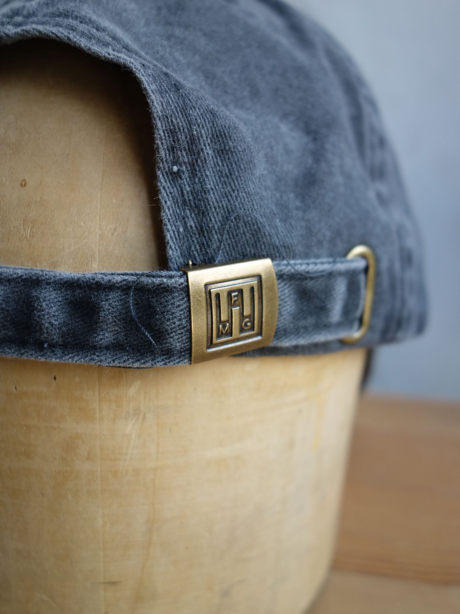 HANDS - WASHED DAD HAT - Black  / キャップ