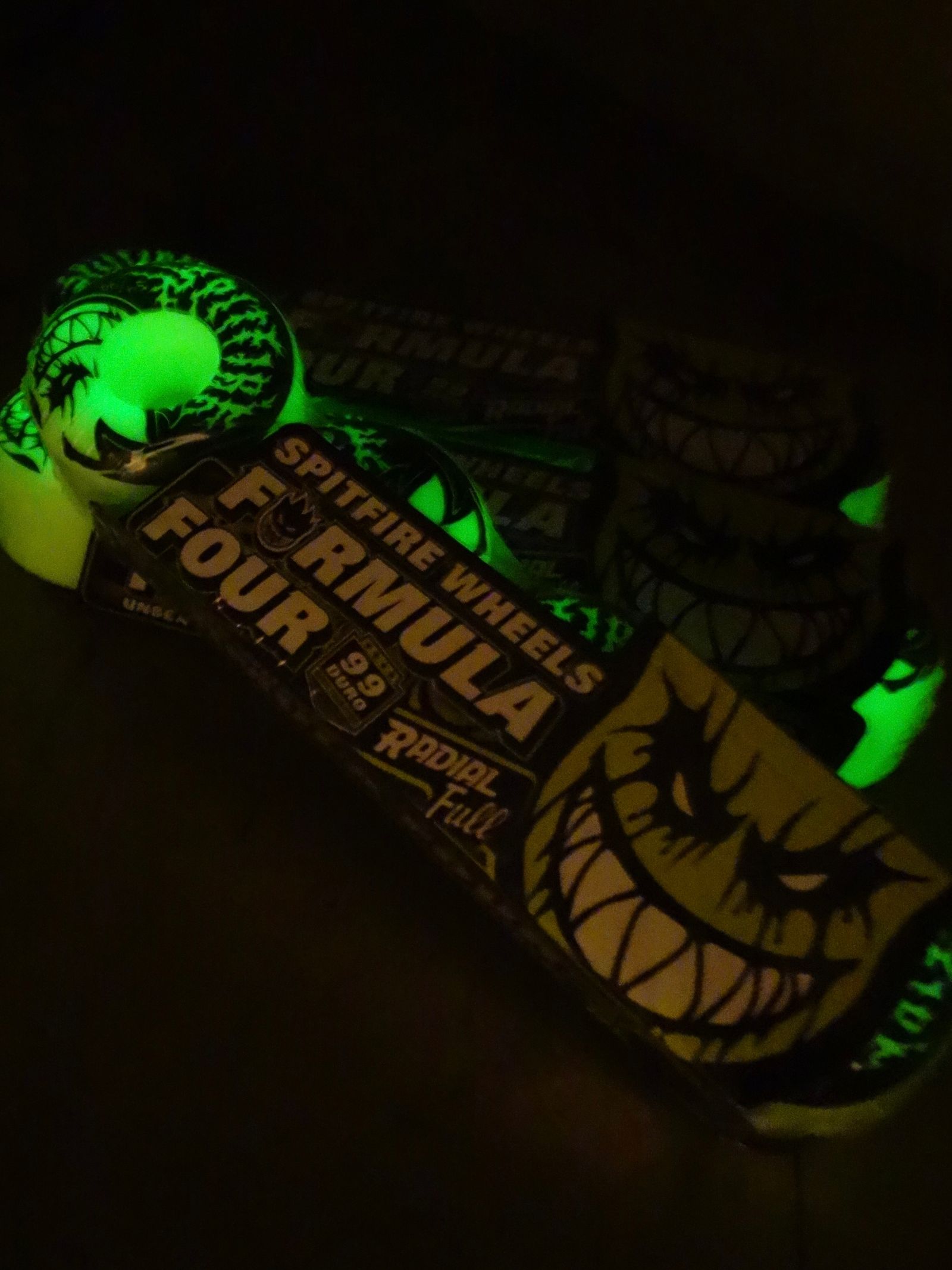 Formula Four Deathmask II Radial Full Wheel | 99DU (ハード) 54mm / 蓄光