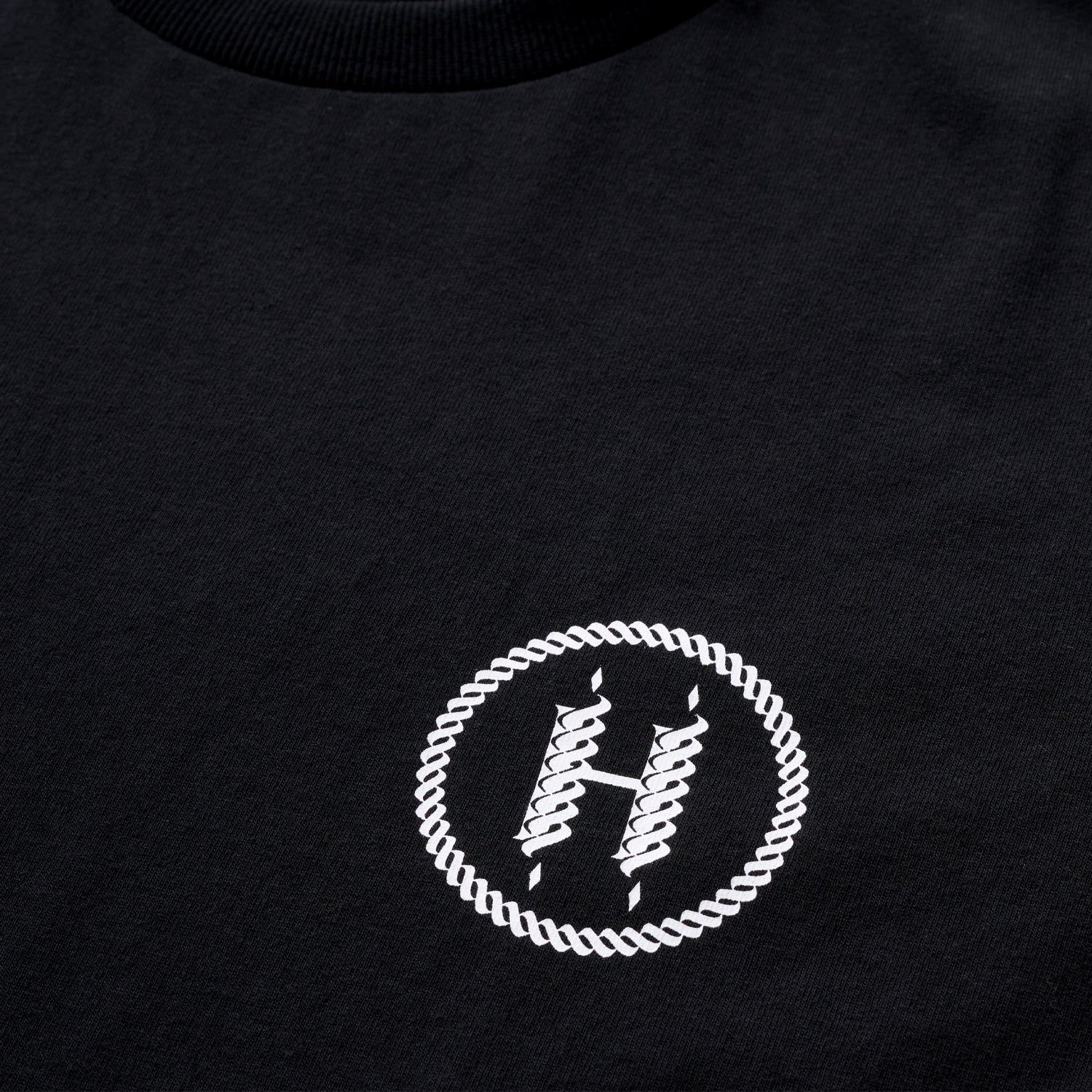 ROPE LOGO SHIRT - BLACK HELLRAZOR®︎ MOZYSKEY COLLECTION  / Tシャツ