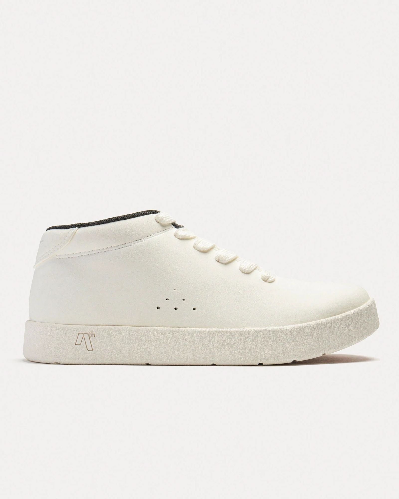 II White Vegan Suede / スケートボード シューズ