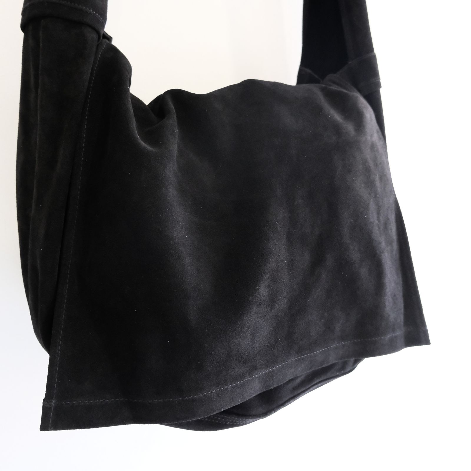 LEATHER SHOULDER BAG  - Cow split leather -（Black）