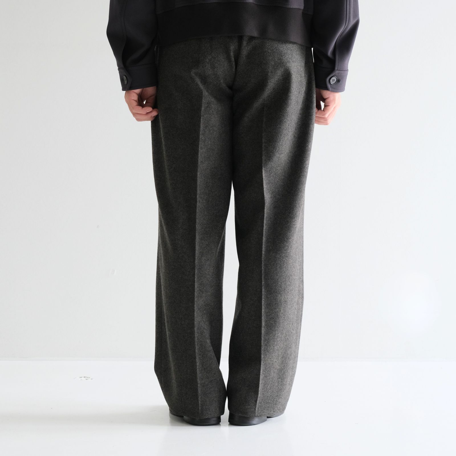 IN TUCK TROUSERS ‐Powder melton‐ / パンツ / トラウザー / メルトン素材 / Mid Gray