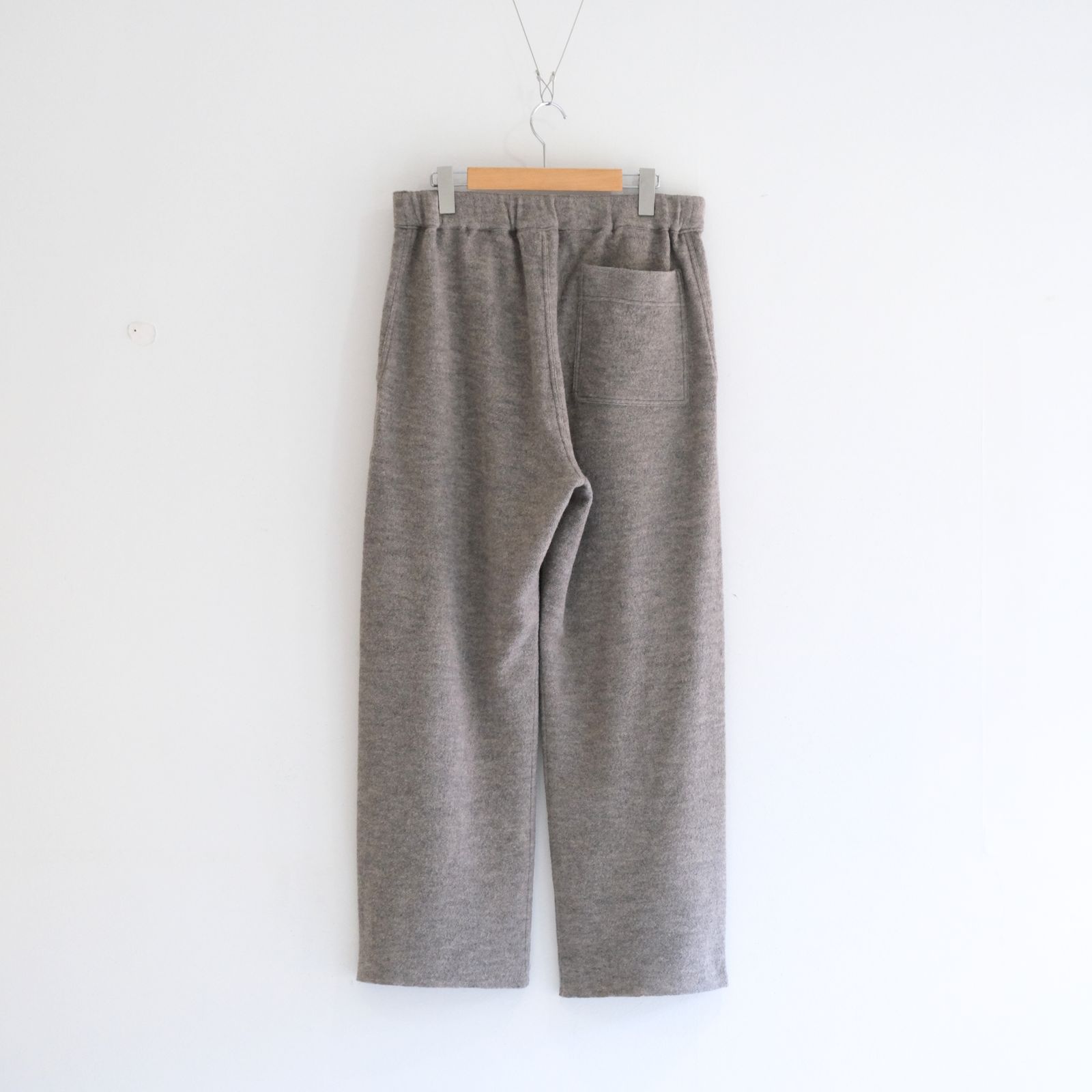 【残り1点】KNIT PANTS ‐Hard Twist Crepe‐（Greige）