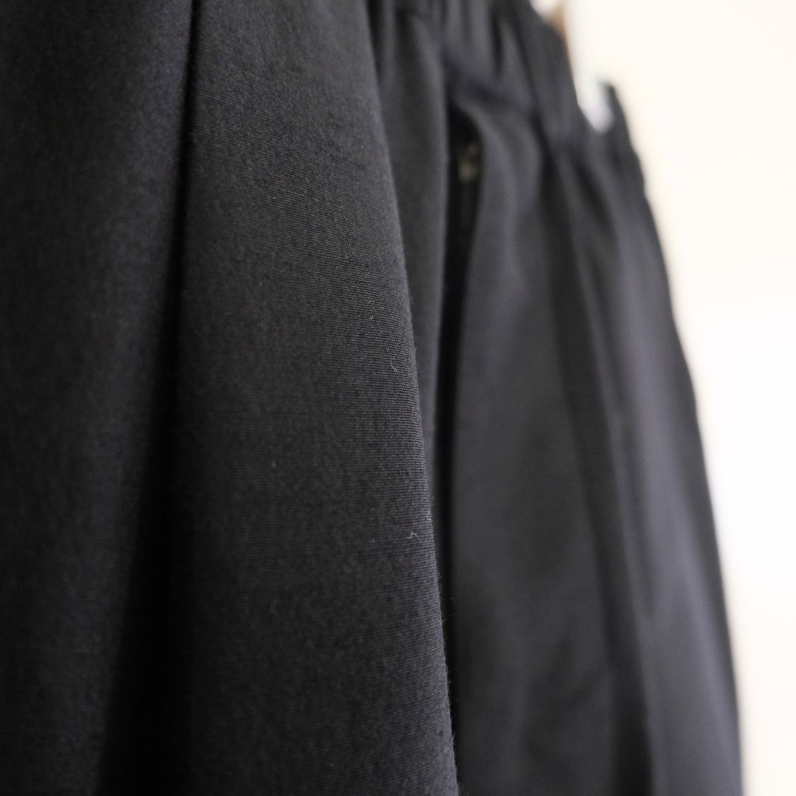 TUCK EASY PANTS - Silk / Wool - / パンツ / イージーパンツ / ウール / シルク / Navy