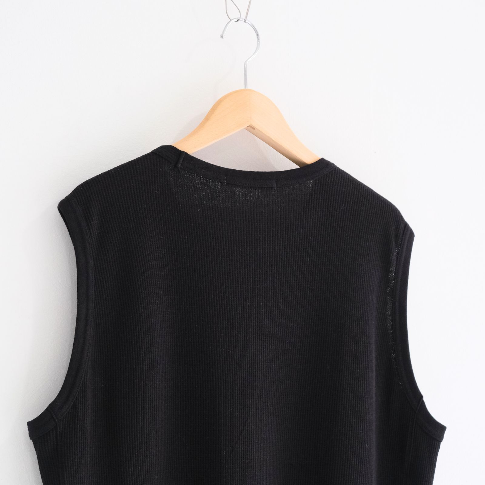 WRAP AROUND SLEEVELESS POCKET TEE ‐Recycle supima waffle‐ / ラップアラウンドスリーブレスポケットTEE ‐リサイクルスーピマワッフル‐（Black）