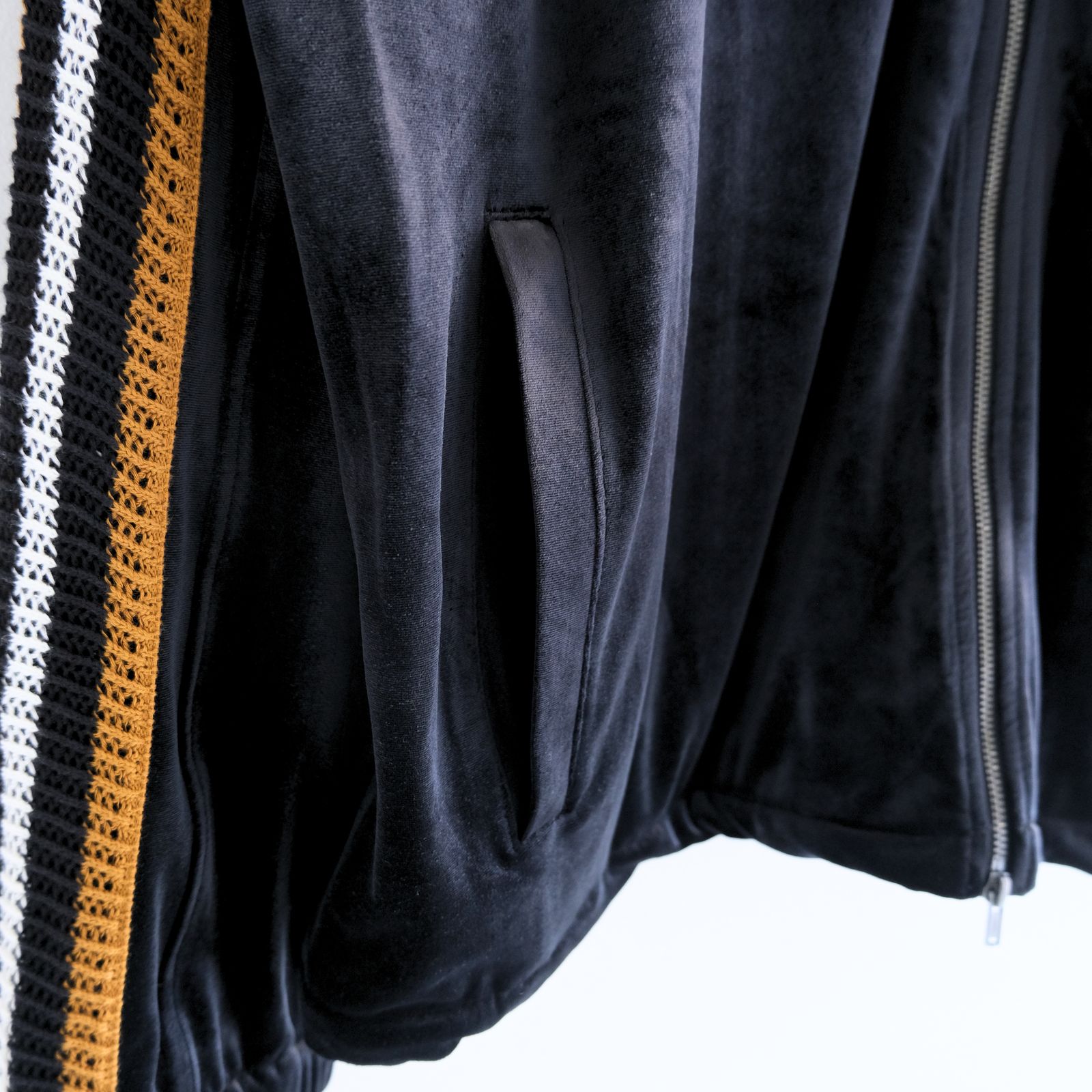 【残り1点】VELOUR TRACK JACKET（BLACK）