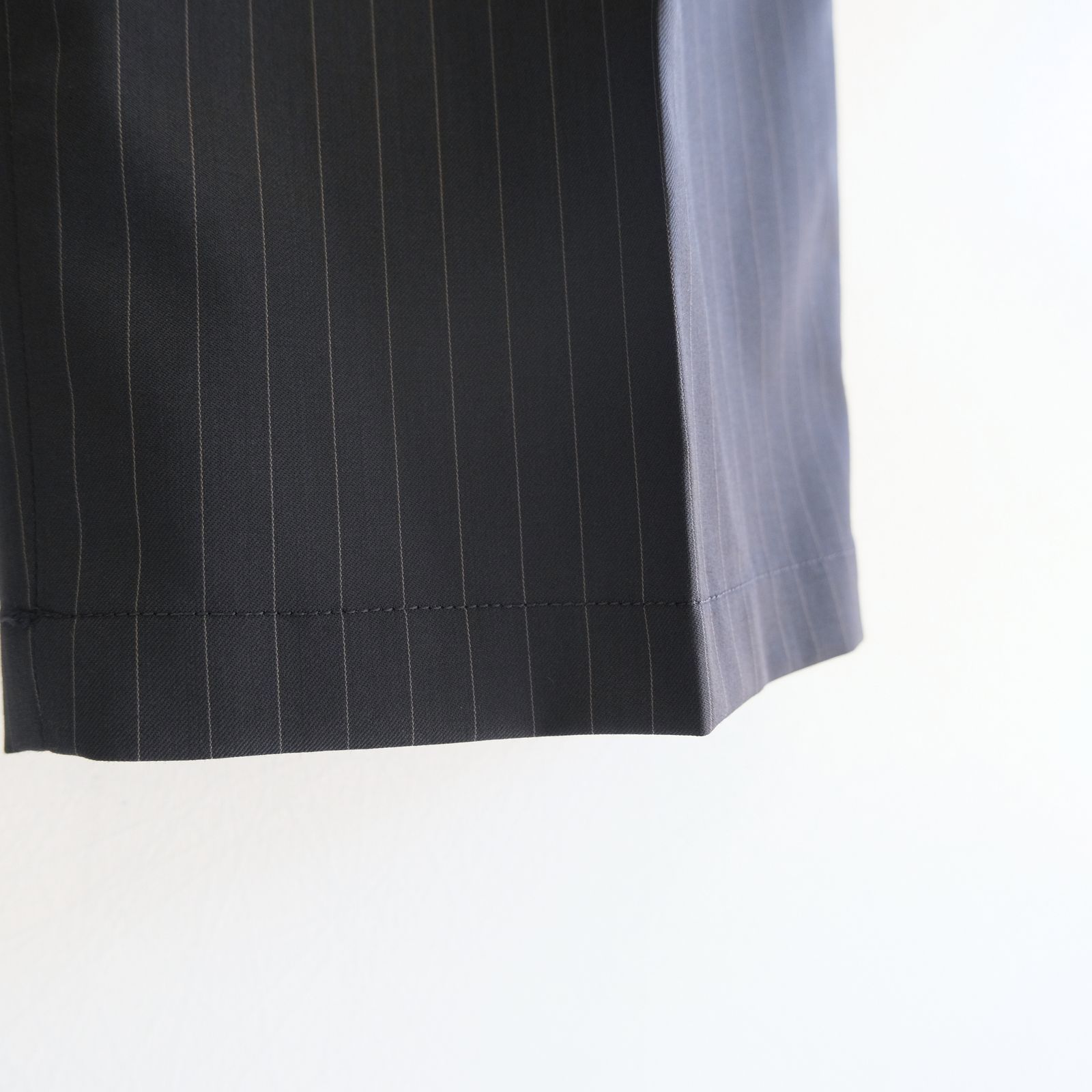 Merino Wool High-waist Slacks / メリノウール ハイウエスト スラックス（NAVY STRIPE）