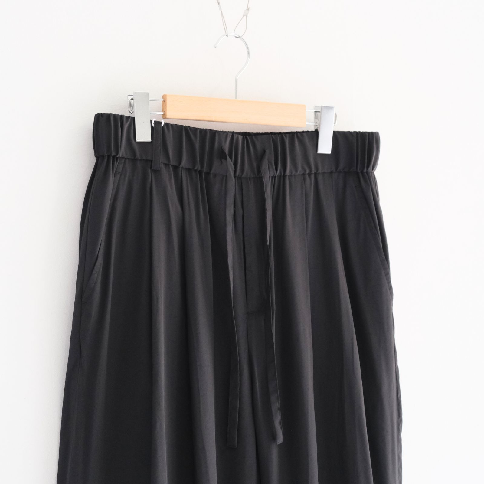 【販売開始 : 7/18 (土) 00:00~】Cupro Nylon Browsing Pants（Black）