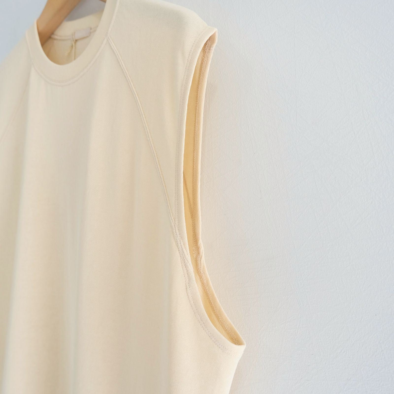 SOFT DRY SHORT LOOP TERRY SLEEVLESS TOP （YELLOW BEIGE）