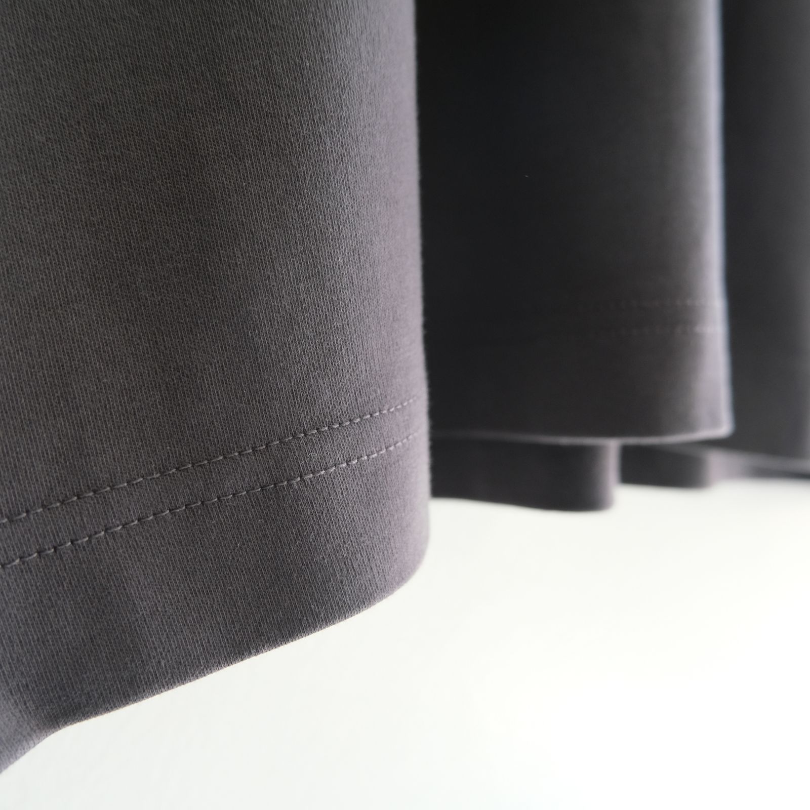 Basis L/S Tee / ベーシック長袖Tシャツ（GRAPHITE）