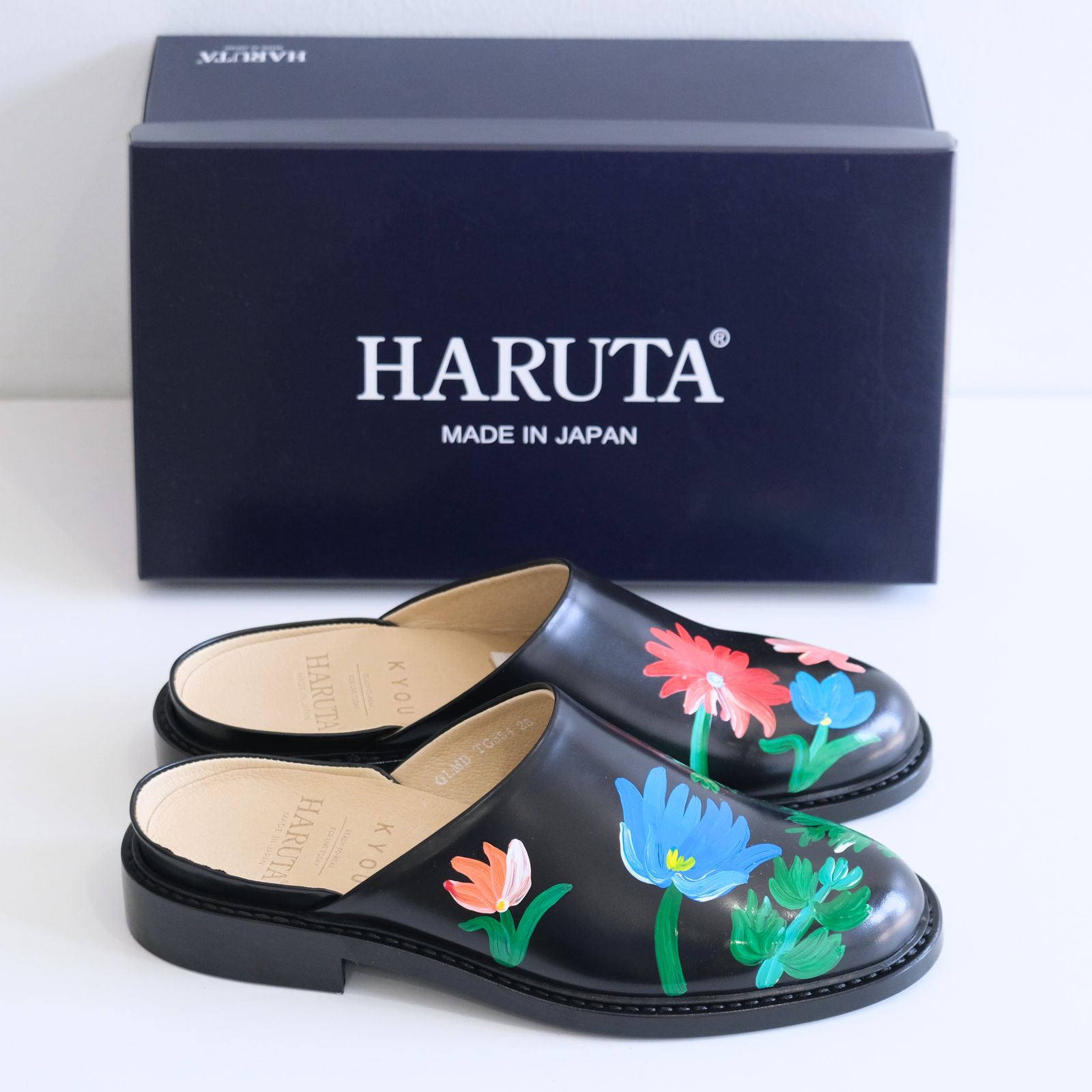"BLOSSOM" Hand Painted Sandals by HARUTA feat. MIO YAMAMOTO / 「BLOSSOM」ハンド ペイント サンダル バイ ハルタ feat. ミオ ヤマモト（BLACK）