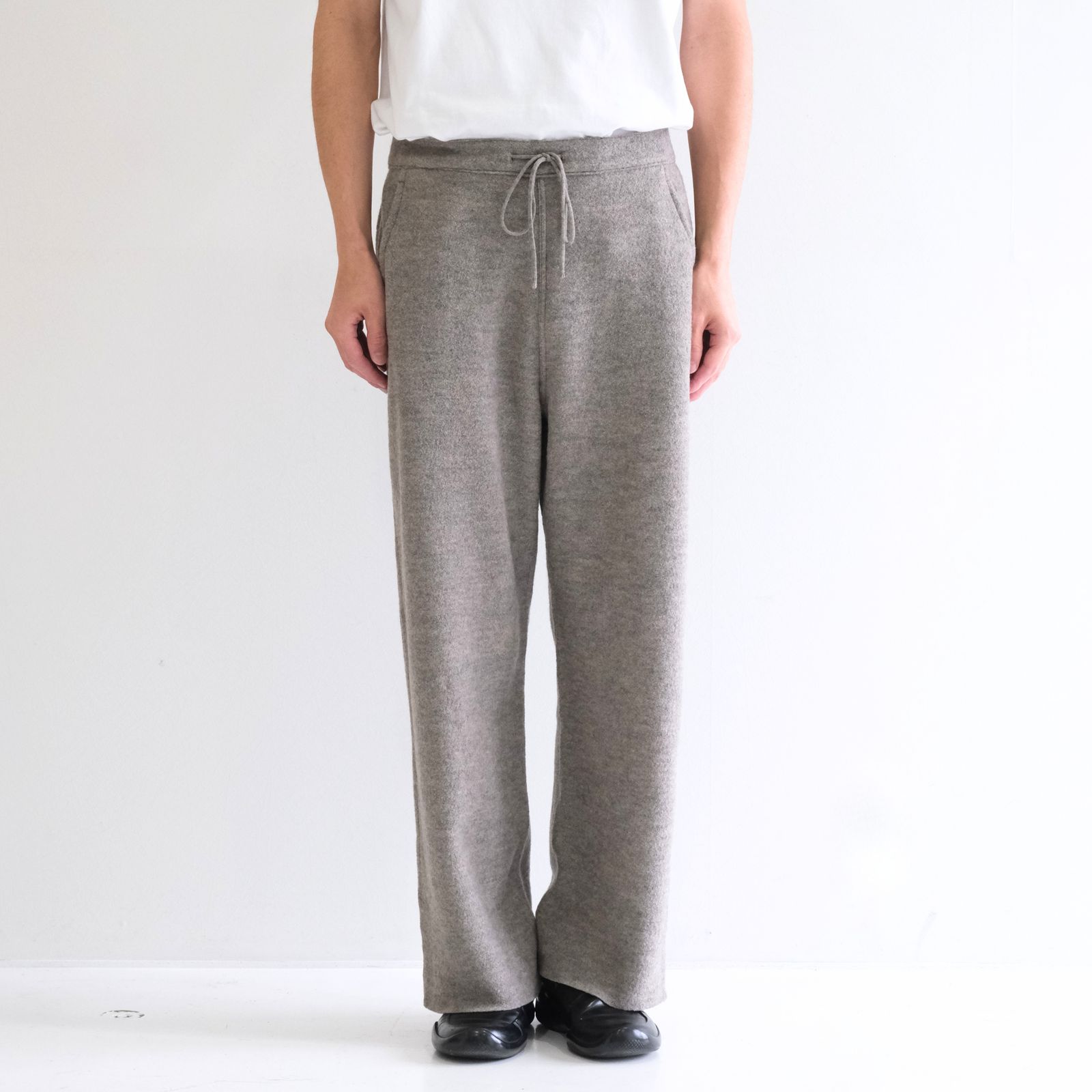 【残り1点】KNIT PANTS ‐Hard Twist Crepe‐（Greige）