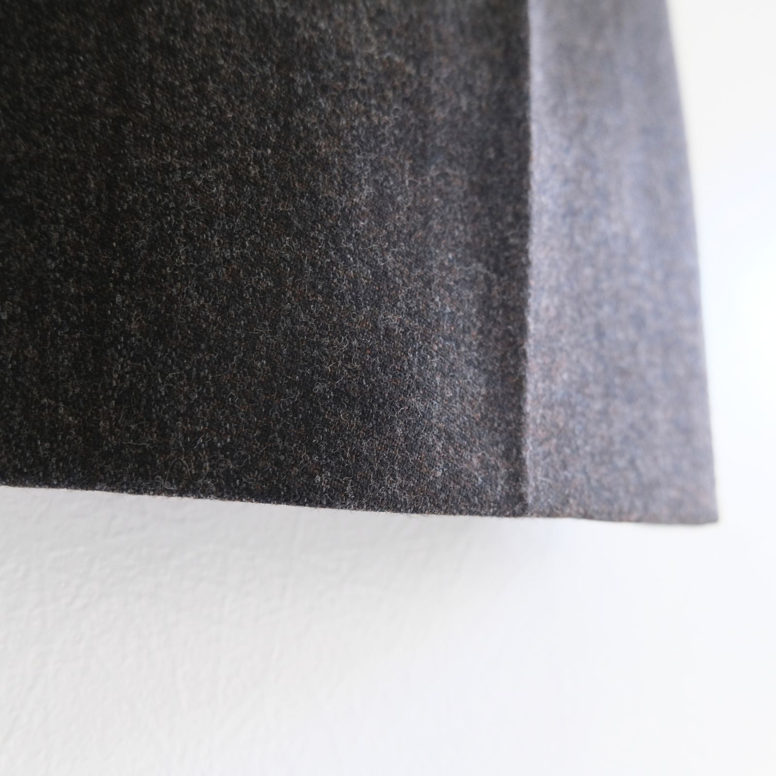 【残り1点】MELANGE BARATHEA STRIPE TUCKED TROUSERS（CHARCOAL BROWN）