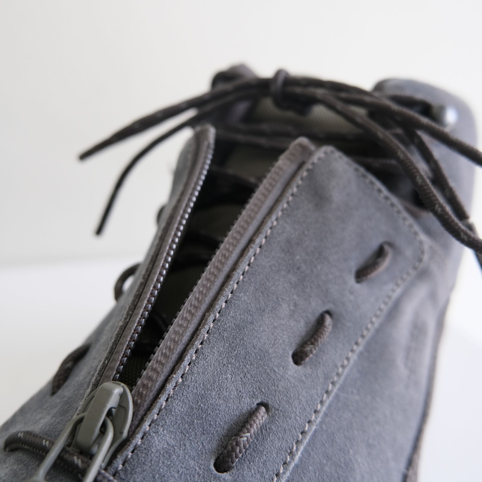 FLOW-MID SHOES is-ness×SUICOKE / シューズ / コラボ / GRAY x CHARCOAL