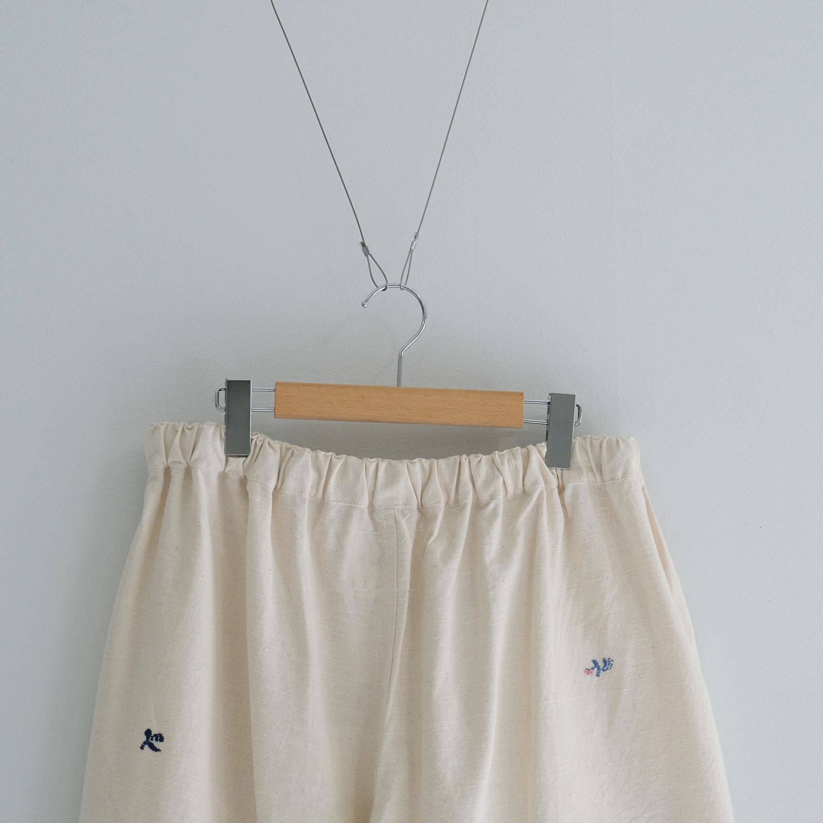 BRIDGE SHORTS / ショーツ / 手刺繍 / ECRU INTERRUPTED RIBBON