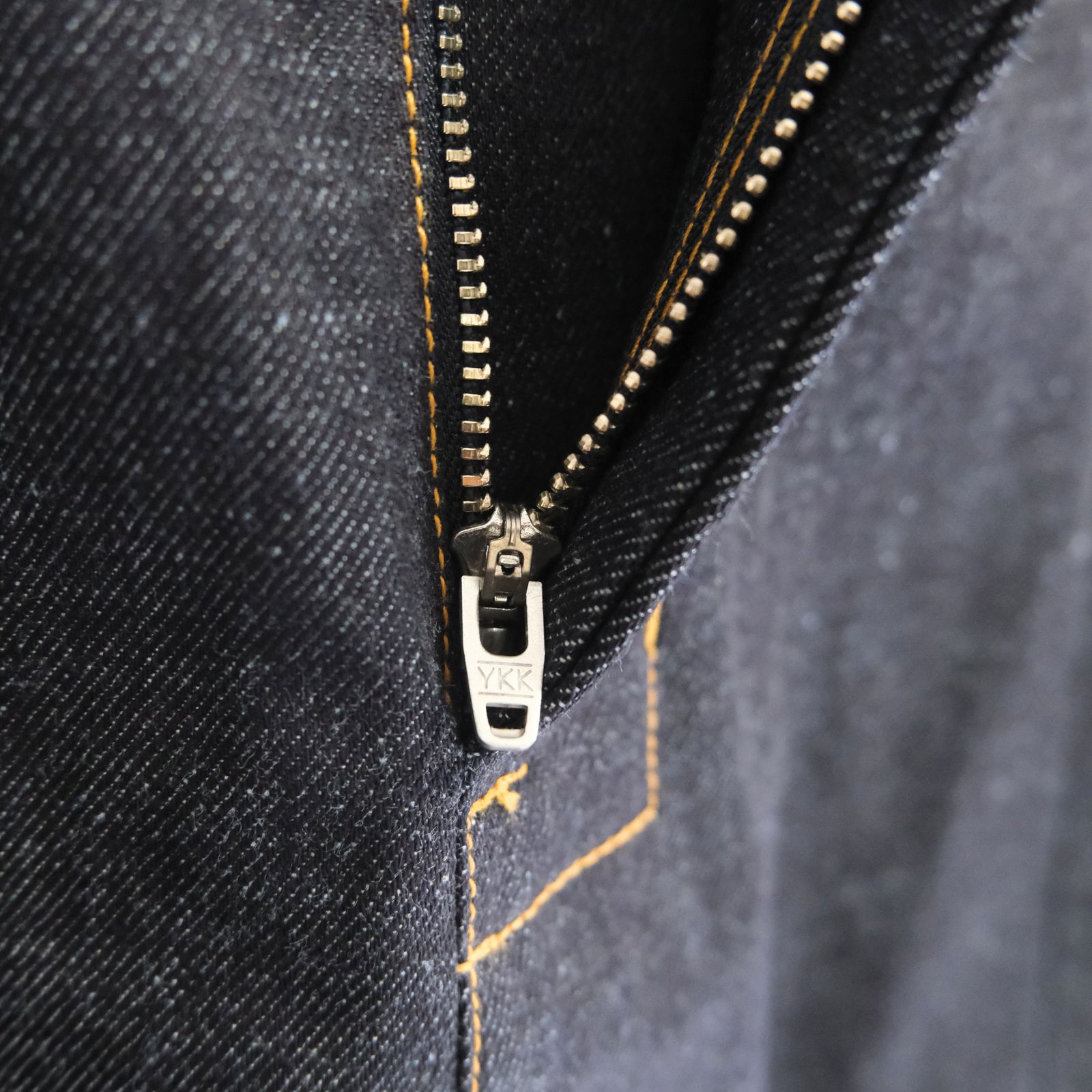 BOX PLEAT TROUSER RAW DENIM/ ボックスプリーツトラウザー / デニム / パンツ / ボトムス / RAW INDIGO