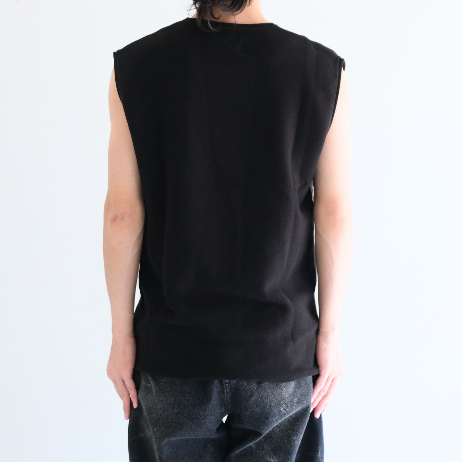PREMIUM WIDE SHOULDER KNIT SLEEVELESS / プレミアムワイドショルダーニット ノースリーブ（ASPHALT BLACK）