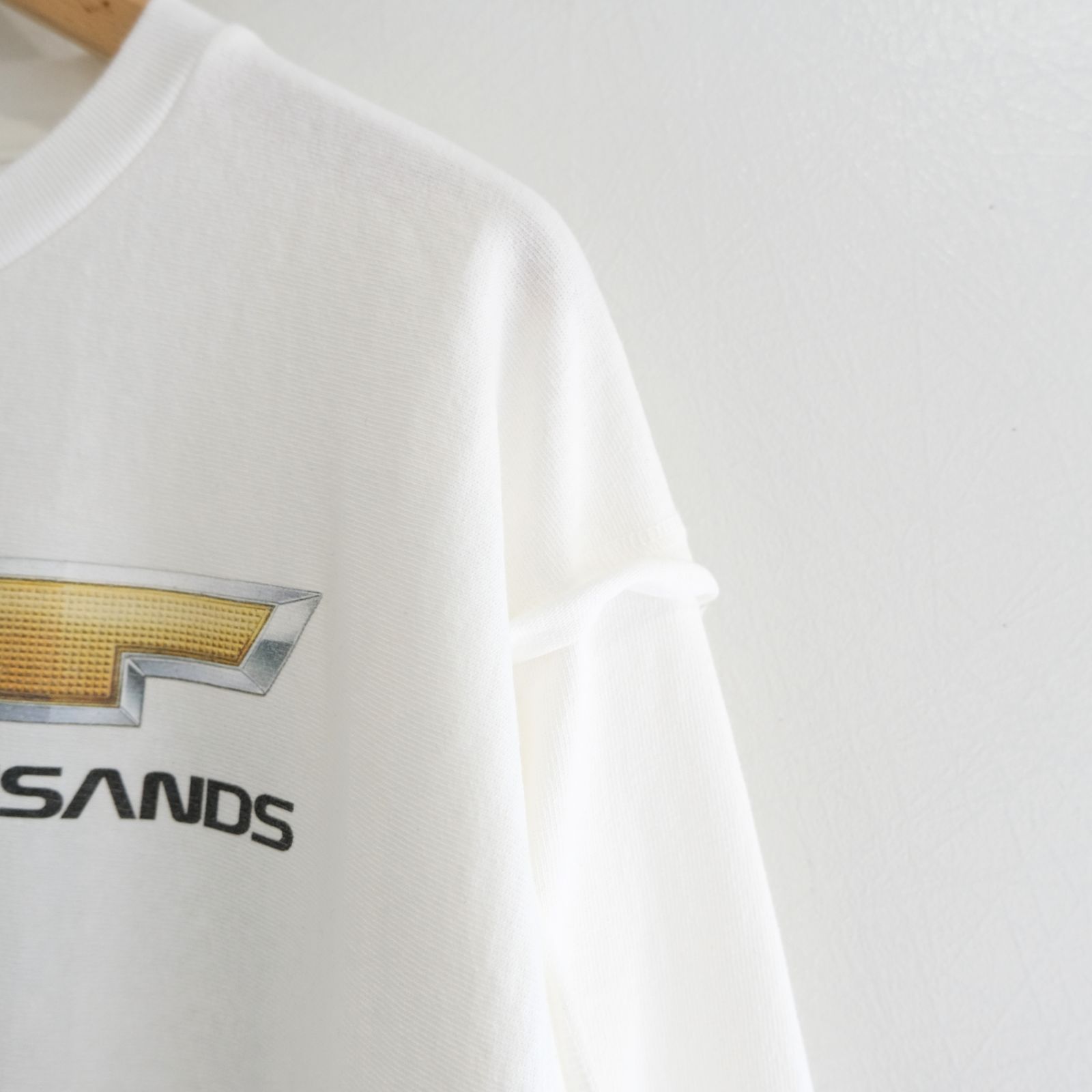 DETROIT LOGO CUTOFF LS TEE（OFF WHITE）