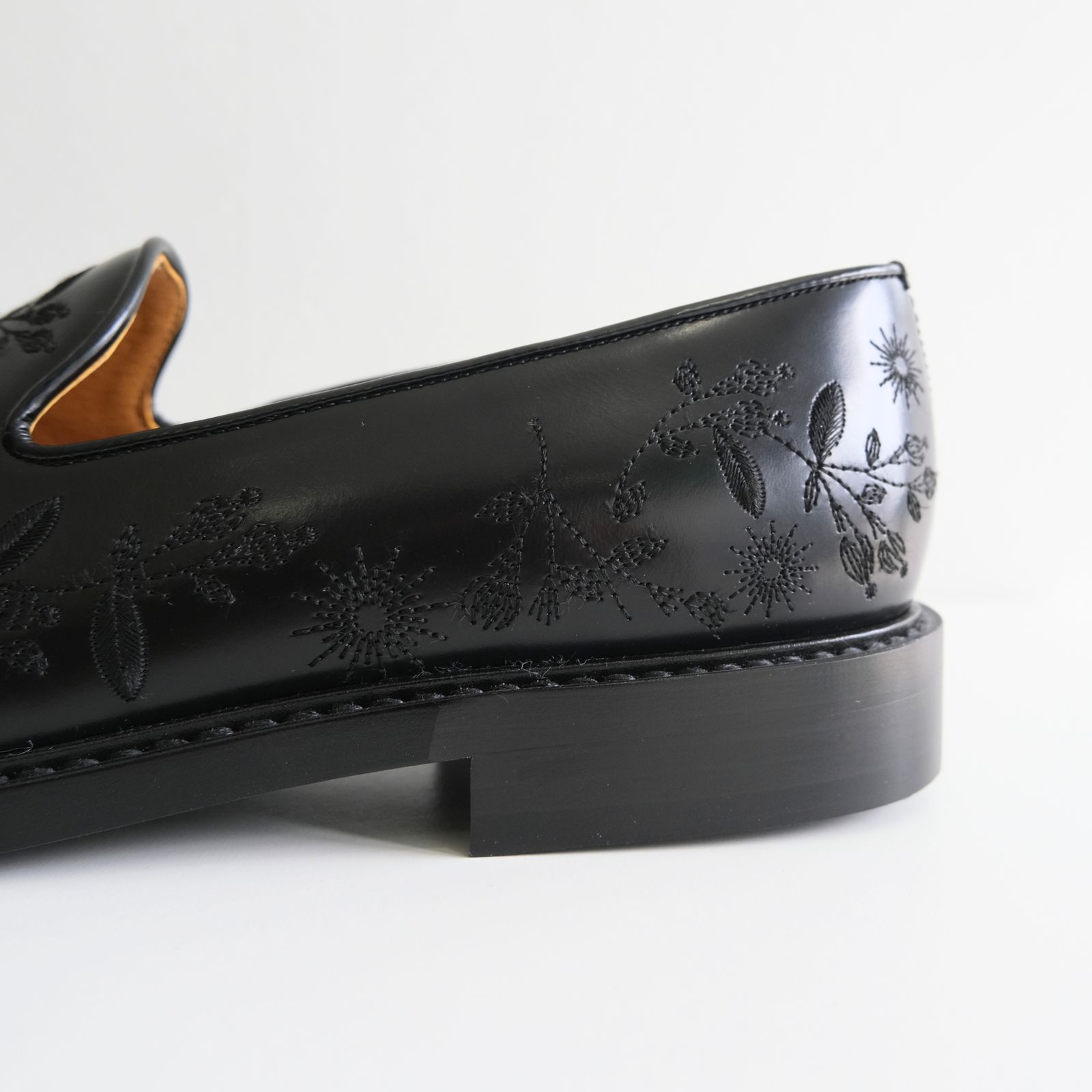 "DANCE" Embroidered Opera Shoes by HARUTA（BLACK）
