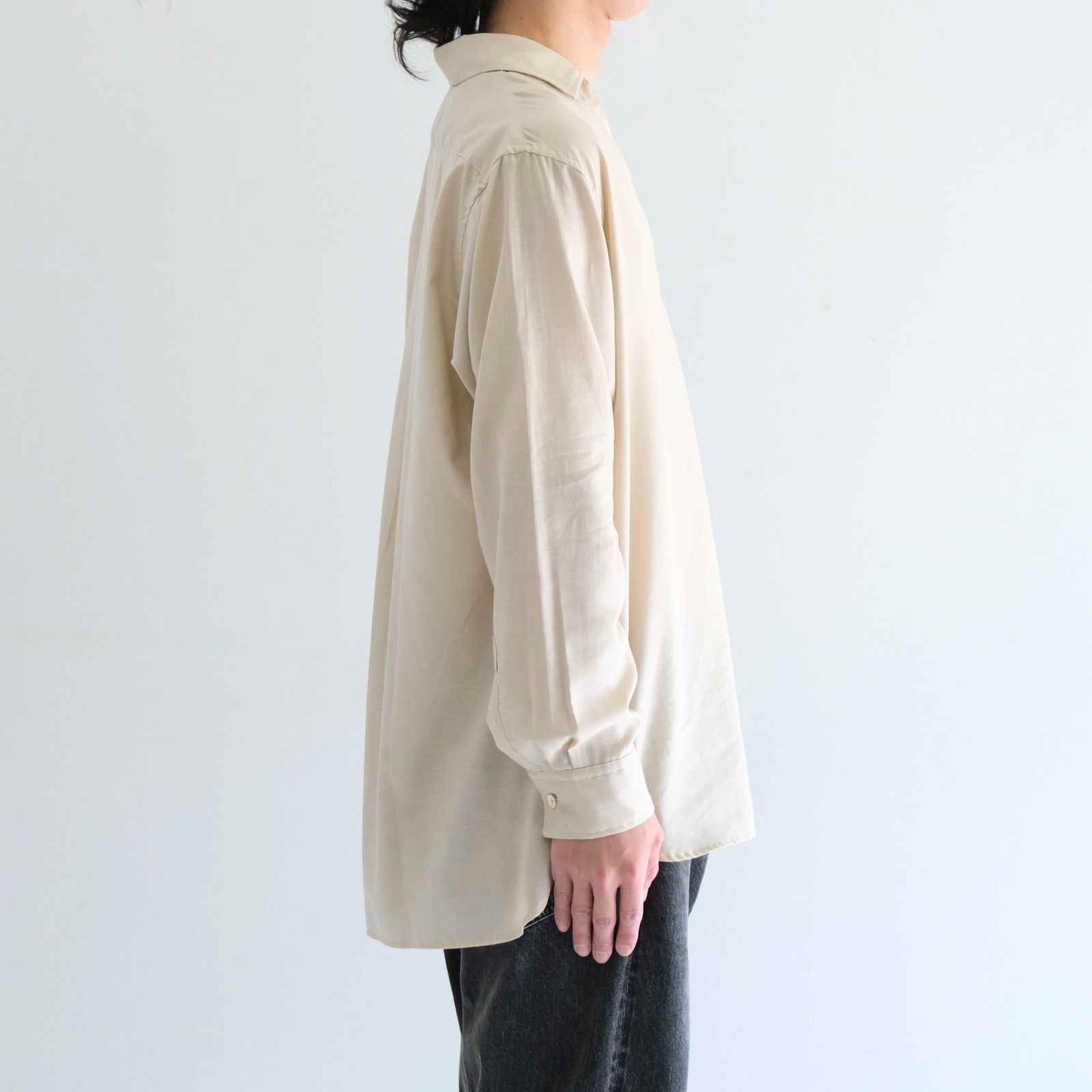 SILKY SOFT TWILL SKIPPER SHIRT / シルク ソフト ツイル スキッパー シャツ（SAND）