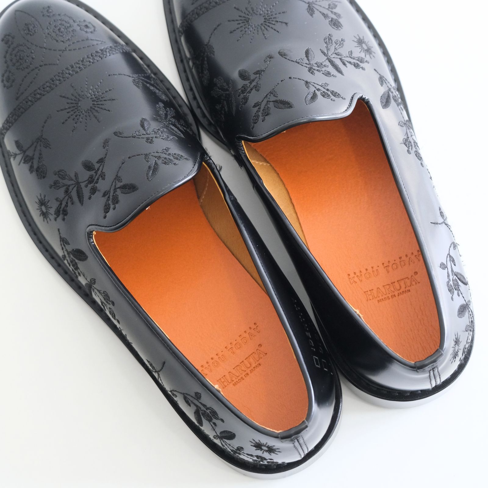 "DANCE" Embroidered Opera Shoes by HARUTA（BLACK）