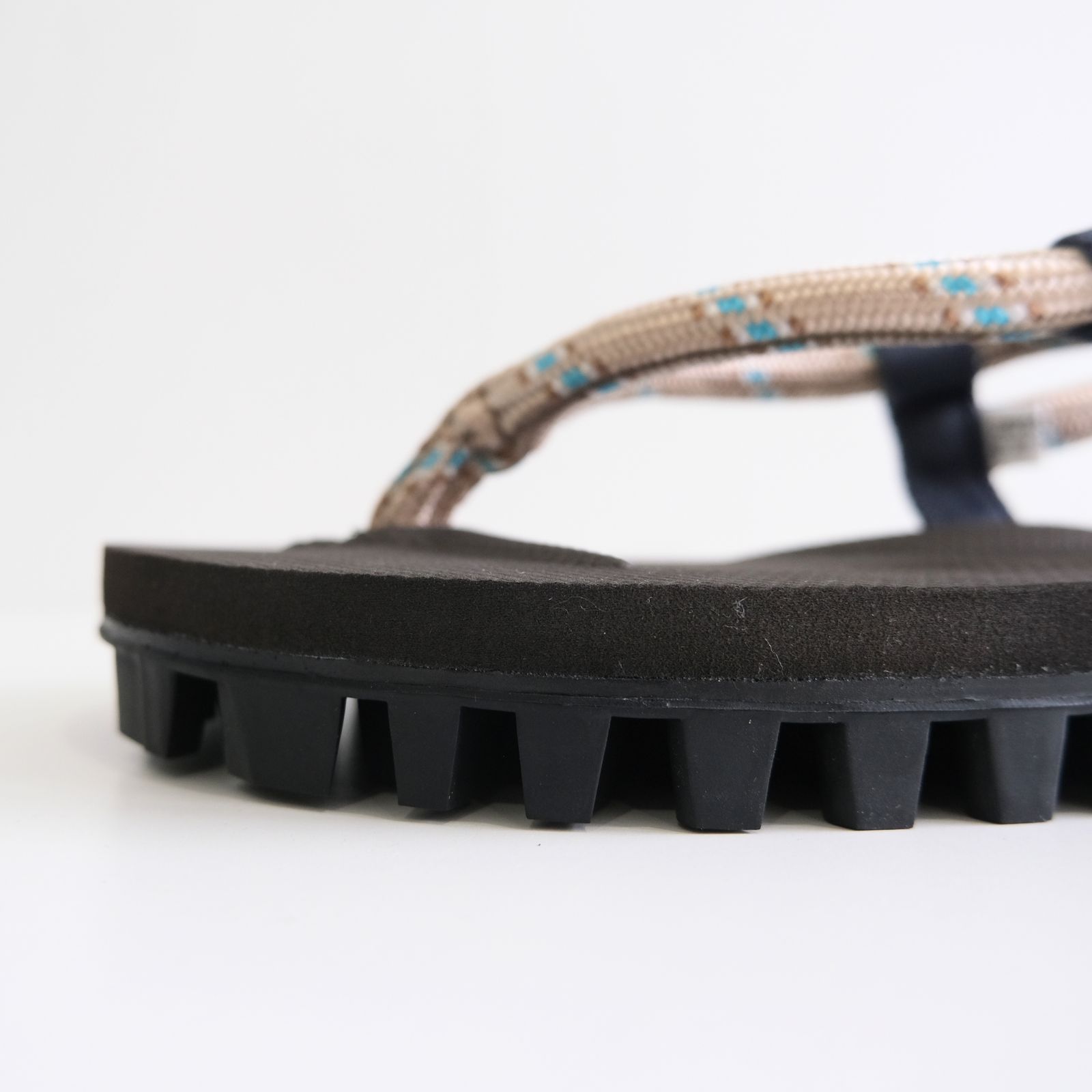 Suicoke x is-ness GUT KAT-2-ISN（BEIGE x GRAY）