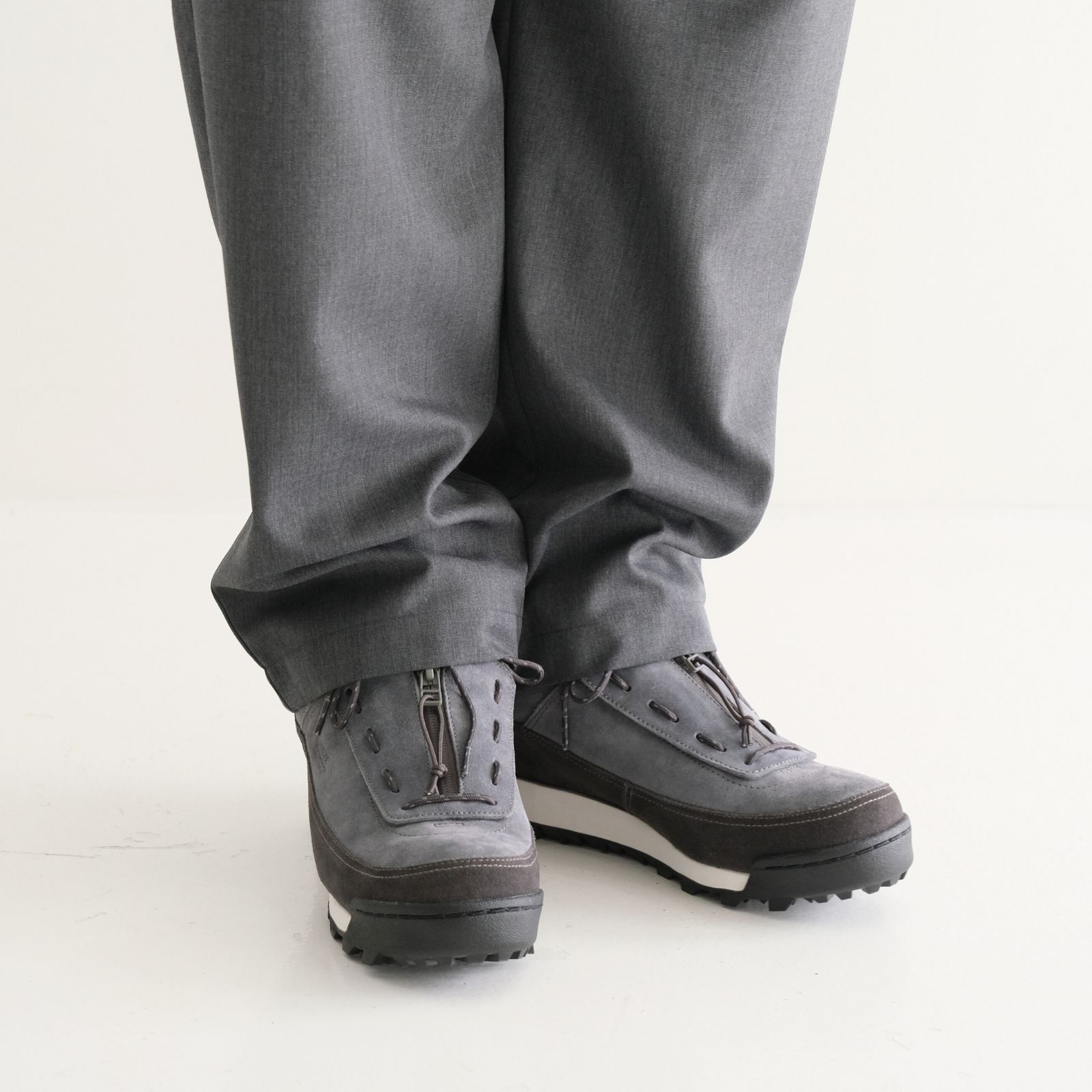 FLOW-MID SHOES is-ness×SUICOKE / シューズ / コラボ / GRAY x CHARCOAL